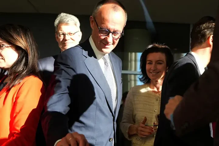 Bundestag stimmt für eine Billion Euro neue Schulden
