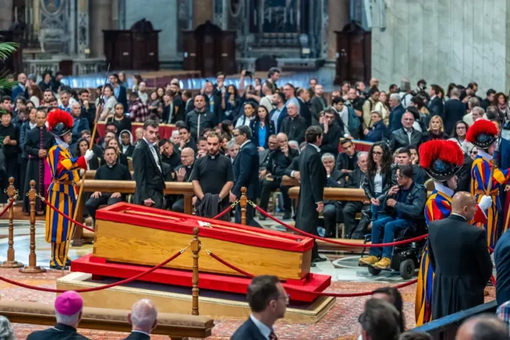 250.000 Menschen verabschiedeten sich vom Papst