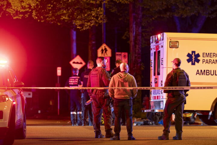 Auto fährt in Menschenmenge - neun Tote