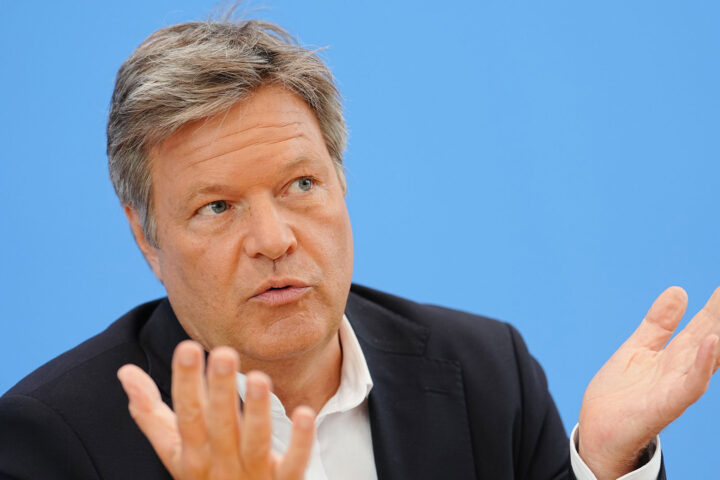 Konjunkturprognose gesenkt: Bundesregierung sieht null Wachstum