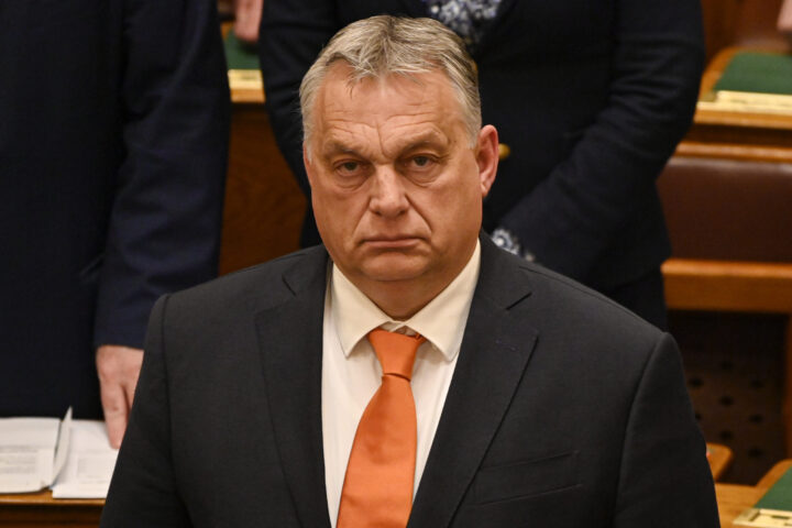 Die Rhetorik der Angst aus Budapest: Wie die Orbán-Regierung das Narrativ des Kremls gegen die Ukraine verbreitet