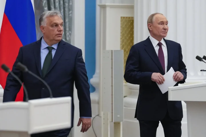 Moskau und Budapest: Wie der Kreml Millionen über Orbáns Bank schleust