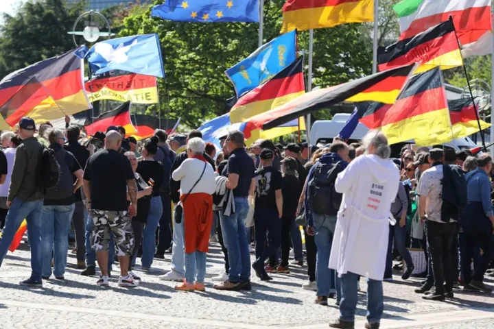 Protest, Gegenprotest, Warnung