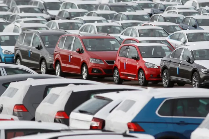 EU gibt Autoherstellern mehr Zeit