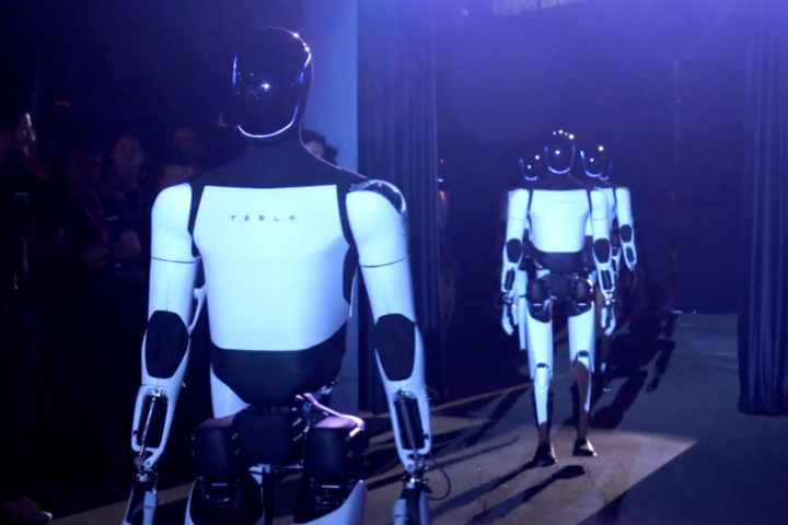 Elon Musk will bis Ende des Jahres „Tausende“ Optimus-Roboter in Fabriken arbeiten lassen – Ex-Technikleiter widerspricht