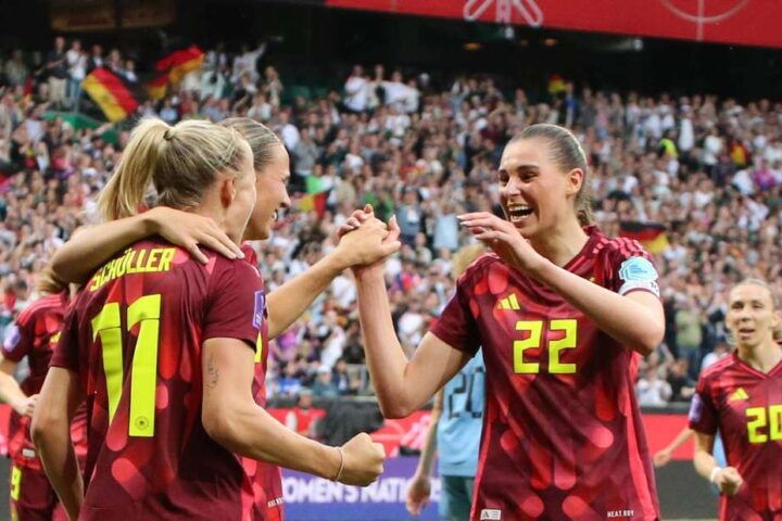 Gala gegen die Niederlande - DFB-Frauen feiern Gruppensieg