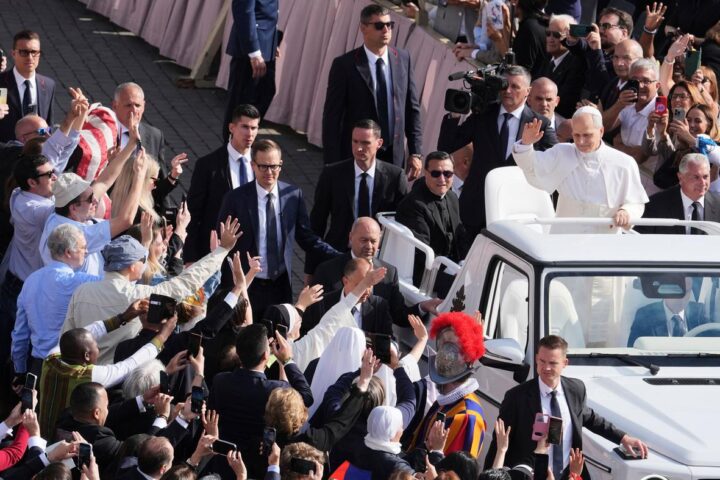 Wie Papst Leo XIV. ins Amt eingeführt wird
