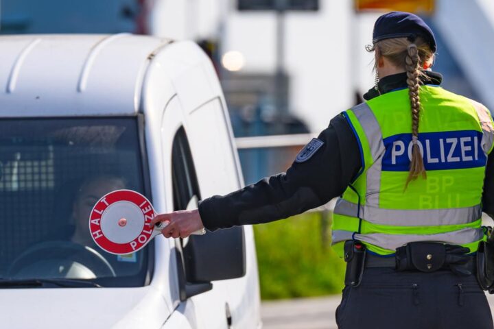 Kritik an Dobrindt und ungeklärte rechtliche Fragen