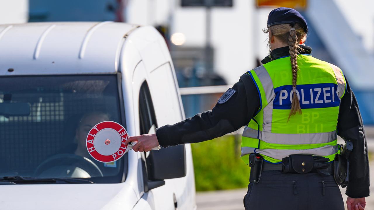 Kritik an Dobrindt und ungeklärte rechtliche Fragen