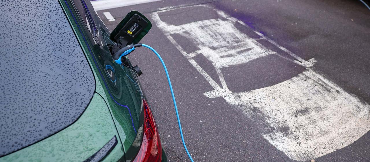 Bund fördert den Ausbau von E-Ladepunkten in Mehrparteienhäusern