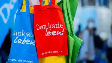Karin Prien kündigt Neuausrichtung des Programms «Demokratie leben!» an