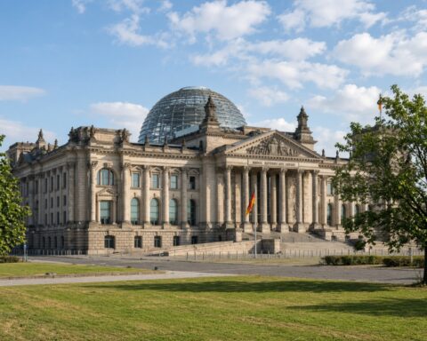 Klingbeil fordert Prüfung eines AfD-Verbots