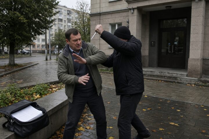 Bewaffneter Angriff auf Kommunisten legt Russlands Einschüchterung von Wahlbeobachtern offen