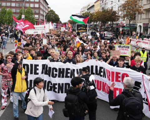 Schulstreik gegen die Wiedereinführung einer Wehrpflicht
