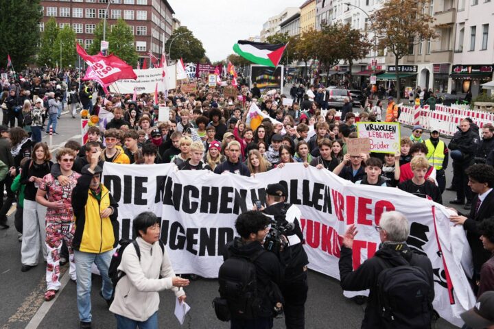 Schulstreik gegen die Wiedereinführung einer Wehrpflicht