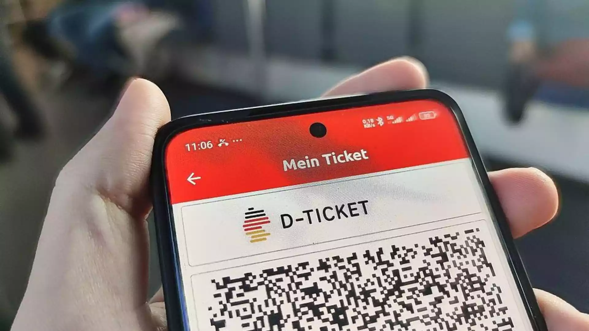 Dröge kritisiert Deutschlandticket-Erhöhung auf 66,80 Euro und fordert Preisgarantie 1 Trading Woche