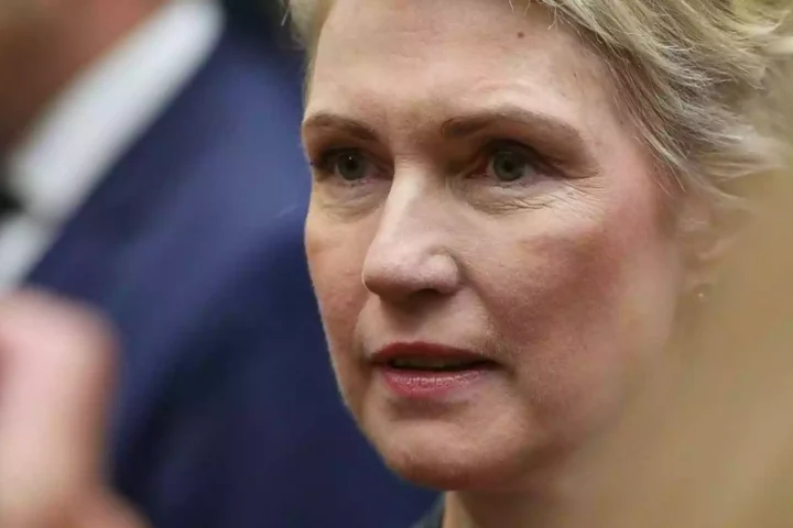 Nahaufnahme von Manuela Schwesig bei einem öffentlichen Termin.