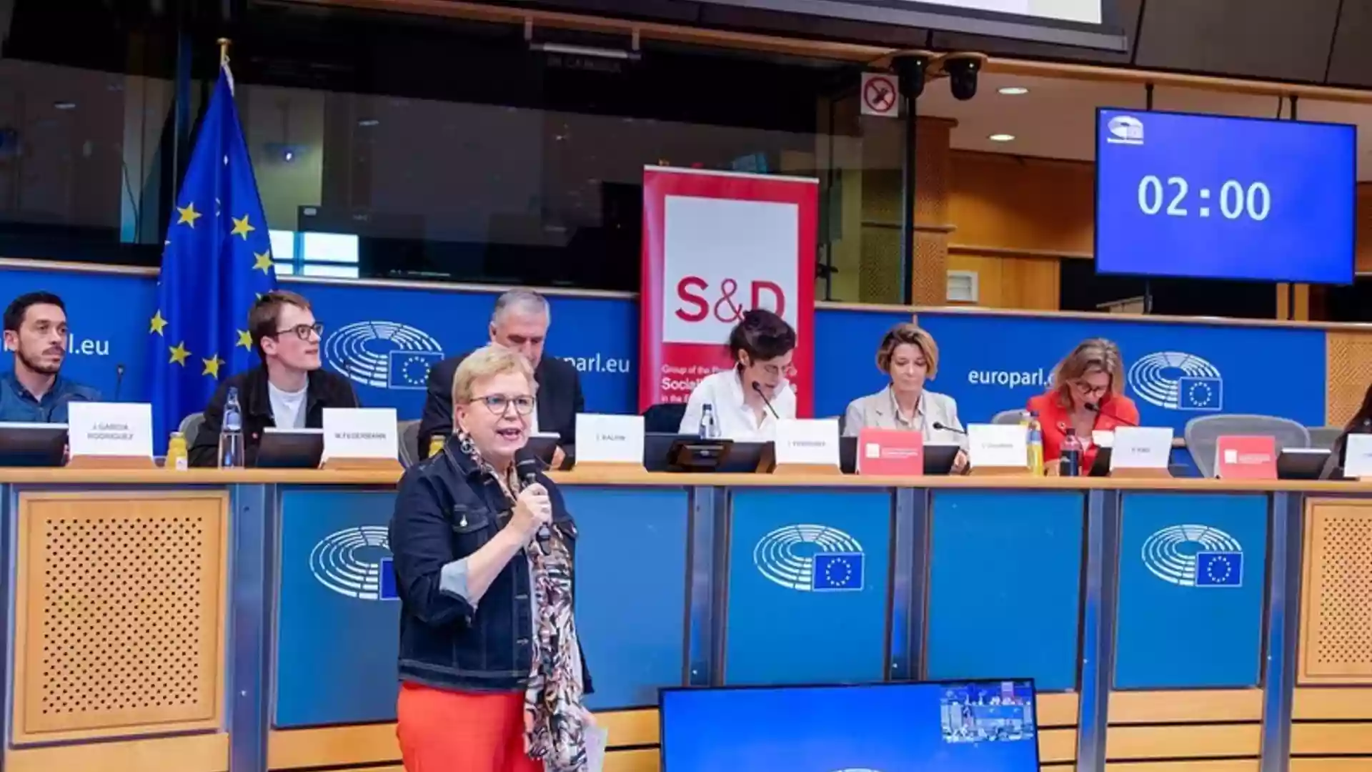 S&D-Konferenz im Europäischen Parlament mit mehreren Rednerinnen und Rednern im Saal in Brüssel.
